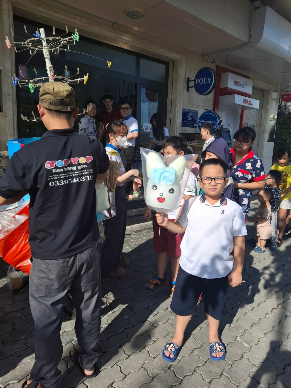 Dịch Vụ Làm Kẹo Bông Gòn Tại Trung Tâm Anh Ngữ.