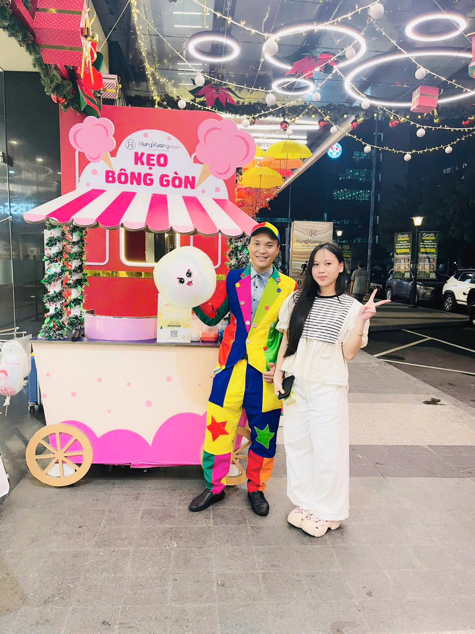 Chú Hề Làm Kẹo Bông Gòn Tạo Hình Chuyên Nghiệp – Điểm Nhấn Ấn Tượng Cho Mọi Sự Kiện!