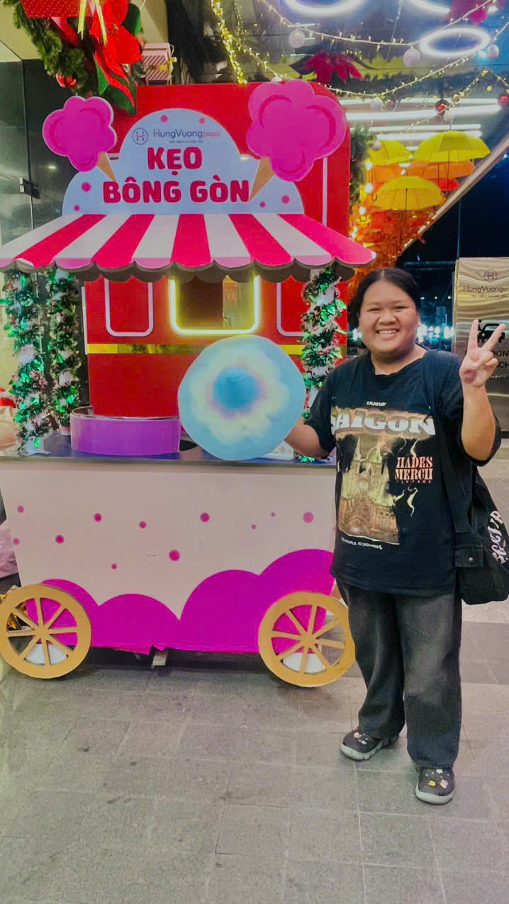 KẸO BÔNG GÒN TOP TOP – ĐIỂM NHẤN RỰC RỠ TẠI LỄ NOEL HÙNG VƯƠNG PLAZA